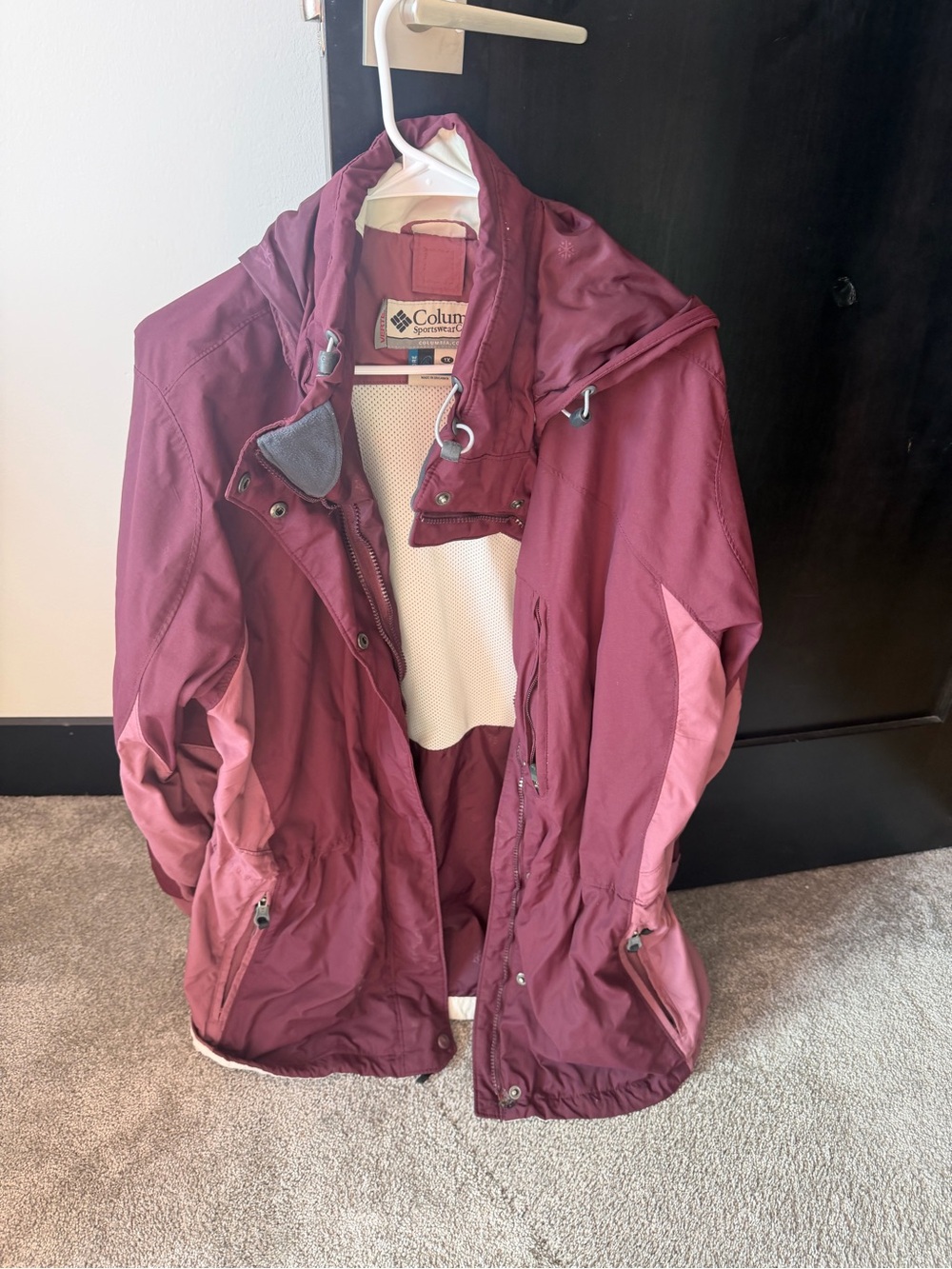 Columbia Women's Burgundy Jacket